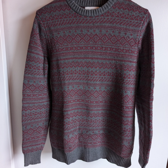 Goodfellow & Co Sweaters - Goodfellow & Co Red and Gray Geometric Crew Neck Sweater
